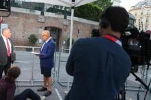 پوشش عجیب و خارج عرف آقای خبرنگار در وین (+عکس) 