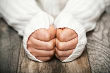 دلایل سردی انگشتان که از آن&zwnj;ها بی خبر هستید