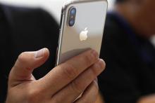 خریداران آیفون ایکس باید تا سال ۲۰۱۸ انتظار بکشند