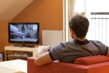 تماشای طولانی‌مدت تلویزیون باعث ابتلا به بیماری "زوال عقل" می‌شود؛ تاثیر منفی تماشای تلویزیون از اینترنت گردی بیشتر است