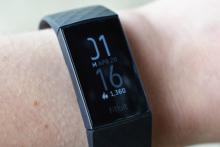 اتحادیه اروپا از خرید فیت بیت توسط گوگل تحقیق می‌کند