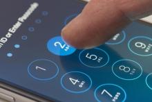 اف‌بی‌آی خطاب به اپل: قفل آیفون عامل تیراندازی پنساکولا را بشکنید