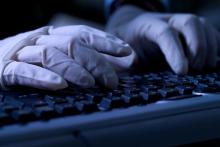 اپل می‌گوید نفوذ سیا به آی‌فون و مک‌بوک به آسانی ممکن نیست