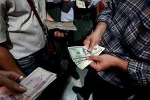 رکوردزنی قیمت دلار در اولین روز کاری سال ۱۳۹۷ 