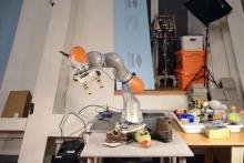 رباتی که وسایل به‌هم‌ریخته‌ اتاق را مرتب می‌کند!