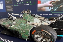 خودرویی که تماماً با زباله‌های الکترونیکی ساخته شده است!