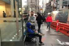 صف استرالیایی ها برای خرید آیفون ۸ 