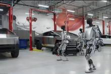 حمله ربات تسلا به یک کارگر!