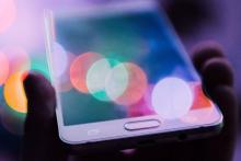 شارژ گوشی با نور محیط اطراف