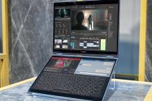 لپ تاپ مجهز به ویندوز ۱۰ با دو نمایشگر