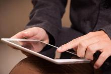 جاسوسی شبکه‌های اجتماعی از مدل کشیدن انگشت روی گوشی!