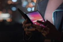 زمان عرضه‌ی اولین گوشی تاشوی جهان مشخص شد