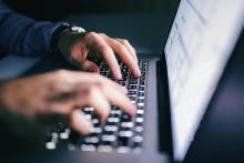 انتشار تصاویر غیراخلاقی در فضای مجازی در کالیفرنیا جرم شناخته می‌شود