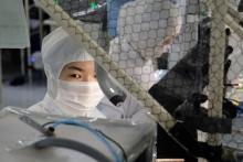 شارپ به جای ال سی دی، ماسک تولید می‌کند!