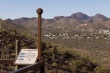 به دوربین دست تکان دهید؛ هزار سال دیگر ما را خواهند دید!