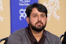 مداحی آقای کارگردان در اتاق گریم پس از اتمام پروژه/فیلم