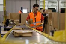 غیرقانونی بودن اخراج دو کارگر آمازون