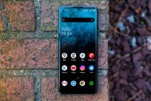 عرضه‌ی گوشی وان پلاس با دوربین سلفی دوگانه