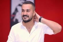 پوشش متفاوت میلاد کی‌مرام در مکان عمومی