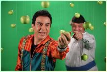 اجرای آهنگ سیب از بانو سیمین غانم توسط عمو پورنگ/فیلم