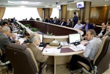 واعظی: نگاه خود به پروژه‌های اقتصاد مقاومتی را عملیاتی کنید 