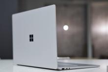 مایکروسافت لپ تاپ سرفیس ارزان قیمت می‌سازد