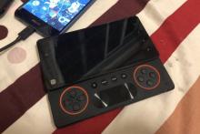 فروش نمونه اولیه گوشی بازی رایانه‌ای به قیمت ۳۴ دلار