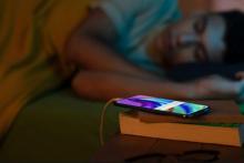 اتصال طولانی‌مدت شارژر به گوشی چه خطراتی دارد؟