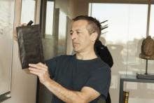 ساخت خودرویی برقی با بدنه‌ای که قابلیت باتری دارد