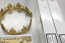 کشف تاج طلا در کوله‌پشتی مسافری از ایران