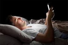 هشدار به کسانی که با موبایل به اتاق خواب می‌روند