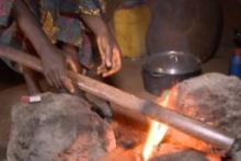 اتو کردن پستان دختران برای کاهش جذابیت جنسی! (+تصاویر)