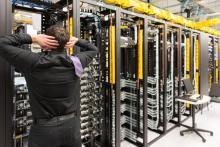 اعلام مواضع مدیران وزارتخانه‌های صمت و ارتباطات و اپراتورهای ارتباطی پیرامون حداکثر استفاده از توانمندی‌های تولیدی و خدماتی داخل قابل تقدیر است/ اختصاص بودجه، تامین مالی و سیستم پرداخت مناسب به شرکت‌های داخلی نیز مورد توجه ویژه قرار گیرد