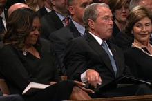 رفتار حاشیه‌ ساز جورج بوش با همسر اوباما (عکس) 