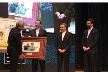 آغاز بکار رسمی وزیر ارتباطات دولت دوازدهم با یاد شهدا