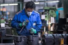 مسوولیت خطرات و عواقب احتمالی ابتلای کارگران در محیط کارگاه به ویروس کرونا، بر عهده‌ی نهادهای حمایتی از جمله سازمان تأمین اجتماعی باشد