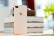 آیفون 8 پلاس با خم شدن هم آسیب نمی‌بیند