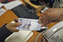 آغاز بررسی پیامک&zwnj;های اعتراضی متقاضیان &laquo;بسته معیشتی&raquo; از امروز/ رتبه&zwnj;بندی خانوارها با سیستم&zwnj;های نرم&zwnj;افزارها/ دولت برای بررسی حساب اشخاص از آنها اجازه می&zwnj;گیرد 