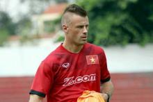 هم‌وطن شفر به استقلال پیوست