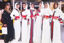 حضور جنجالی مدل‌های محجبه در نمایشگاه خودروهای لوکس! (+تصاویر)