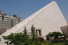 تجمع تعدادی از کارکنان شرکتی مخابرات در مقابل مجلس