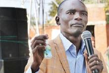 کشیشی که شماره موبایل خدا را دارد! 