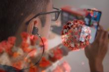 ویروس کرونا به عینک، هندزفری و ساعت مچی می‌چسبد/ مرتب ضدعفونی کنید