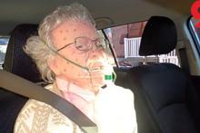 شکستن شیشه خودرو برای نجات مانکن یخ زده! (+عکس)