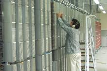 با تعیین تکلیف بدهی ها، مزایده شرکت صنایع مخابرات راه دور ایران (ITI) متوقف می شود