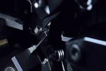 ویدئو/ ربات ها چگونه قطعات ظریف را می سازند؟