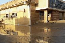 عکس ساختمان مرکز مخابرات پلدختر پس از سیل؛ تمام تجهیزات مخابراتی از بین رفته‌اند!