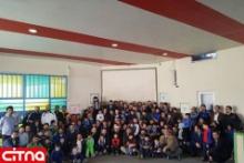 وقتی وزیر ارتباطات با همکلاسی‌های فرزندش همبازی می‌شود