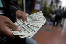 بانک مرکزی: مراقب سوء استفاده‌ی دلالان و قاچاقچیان ارز باشید