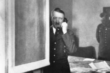 حراج تلفن شخصی هیتلر که اوامر مرگبار را مخابره می کرد!  (+عکس)